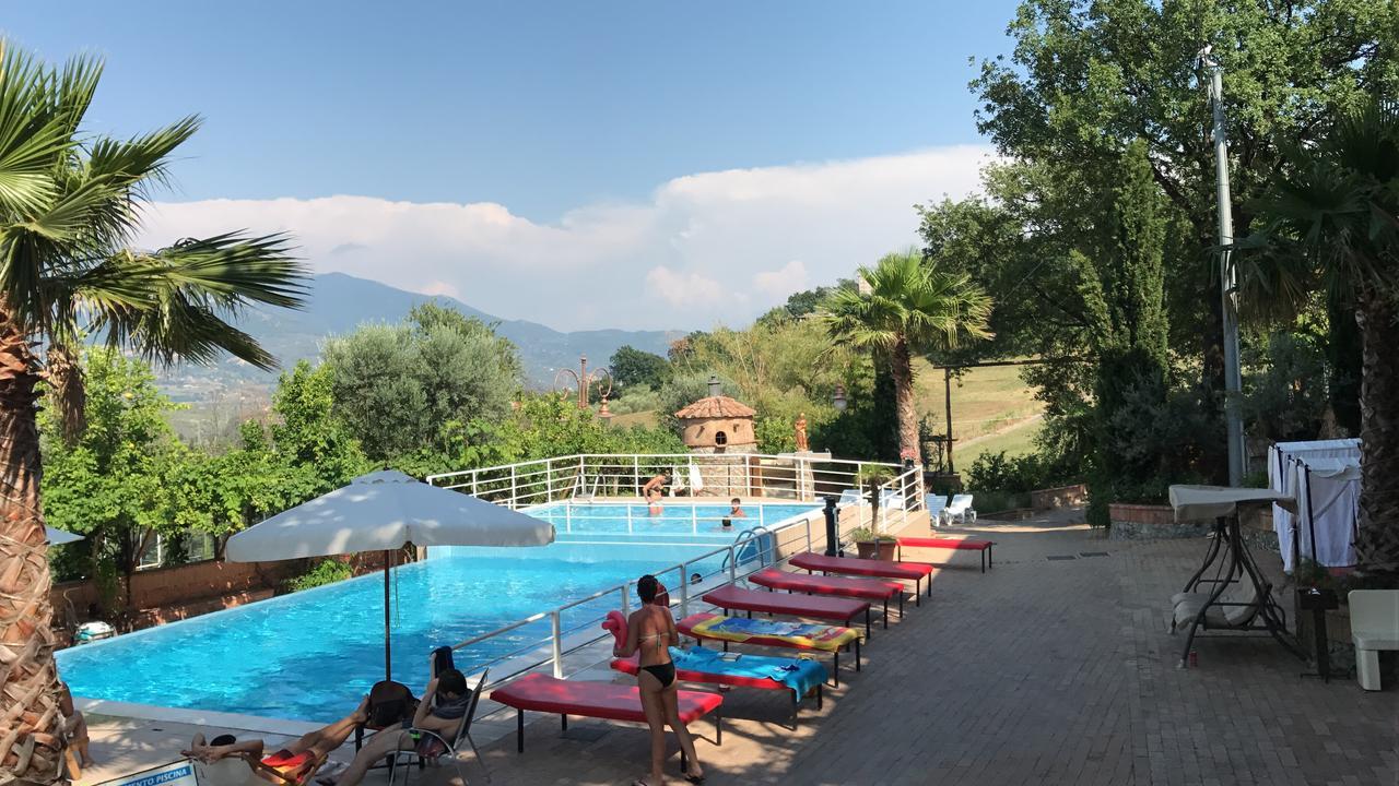 Resort Le Parisien Montecorvino Pugliano Exterior photo