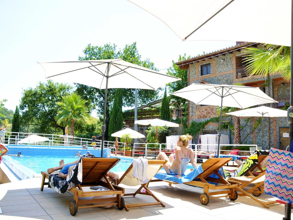 Resort Le Parisien Montecorvino Pugliano Exterior photo